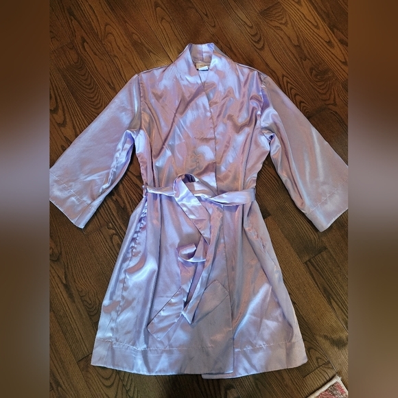 Satiny Robe, Beautiful Mauve Colour, Great Condition - Picture 3 of 10